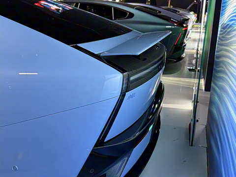 2025�� 750 ���������� Ultra