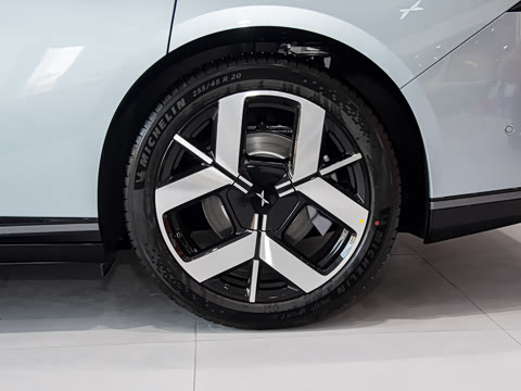 2026�� ���� 725 Max �콢��