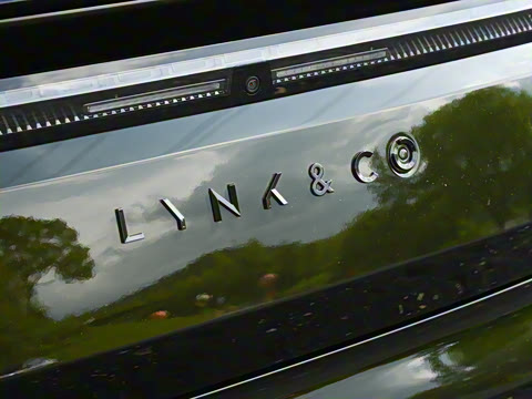 2025�� 240����Ultra�˶���