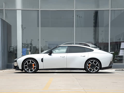 2025�� 702 ������ Ultra