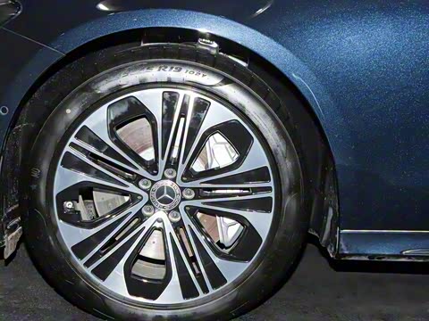 2024�� E 350 e L ���ʽ��϶����˶��γ�