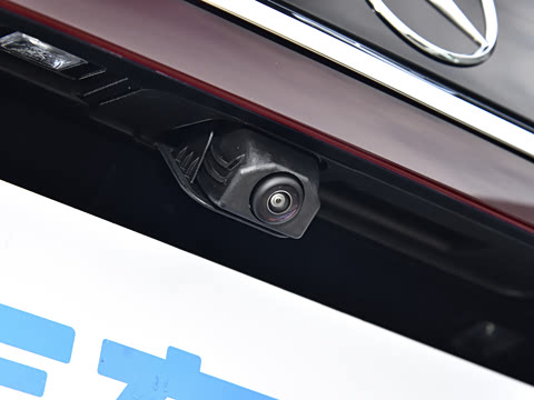 2026�� �Ŀ� E 300 �����˶���