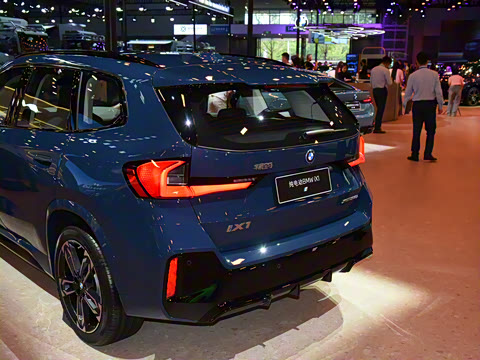 2025�� xDrive30L M�˶���ҹ��װ