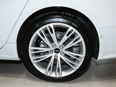 2025�� 45 TFSI quattro ������