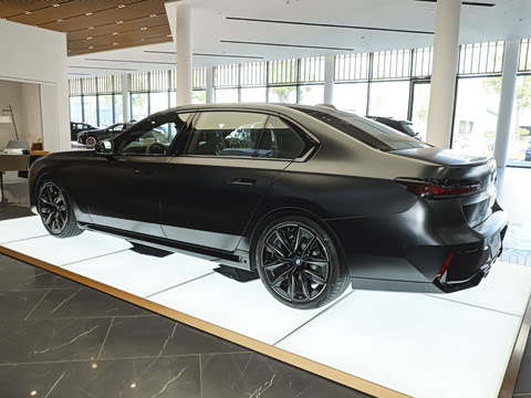 2026�� 740Li ��Ӱ��ذ� M���ܰ��˶���װ