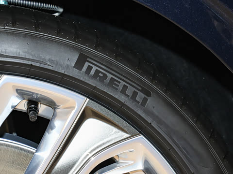 2026�� 4.0T V8 Mulliner