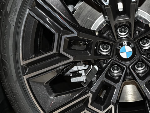 2026�� �Ŀ� xDrive 50L M�˶���װ