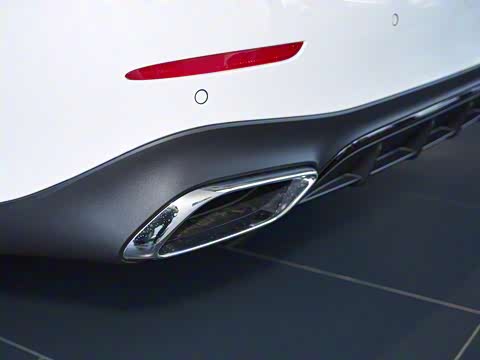 2025�� �Ŀ� E 300 �������˶���