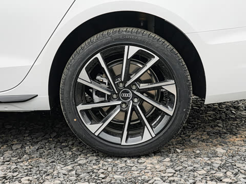 2026�� 200���������� 40 TFSI ����������