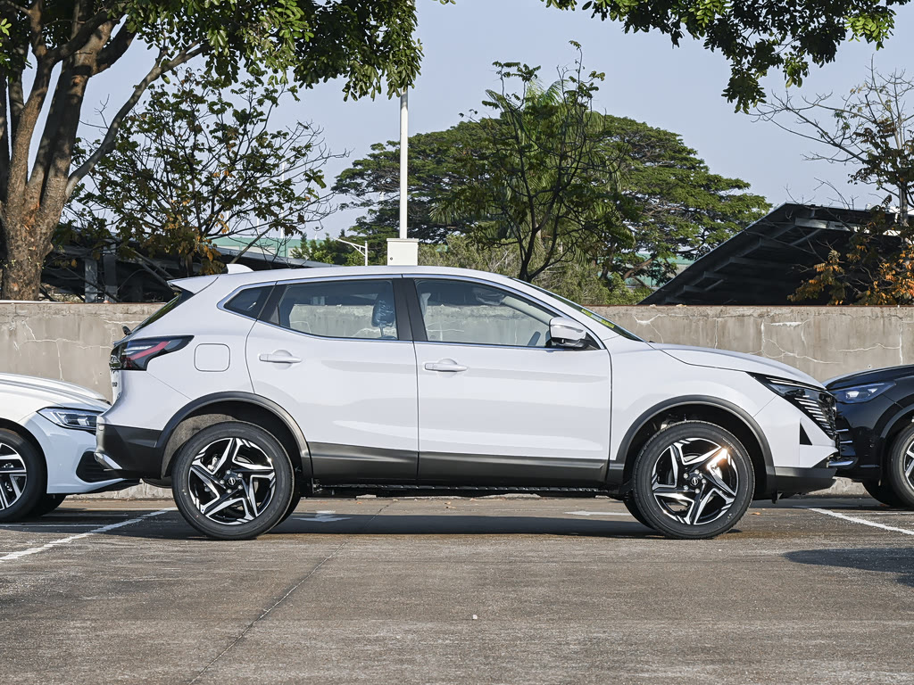 Nissan Qashqai II Рестайлинг 2, Внедорожник 5 дв.: фото поколения