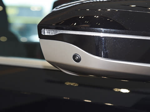 2026�� �Ŀ� eDrive 40L M�˶���װ