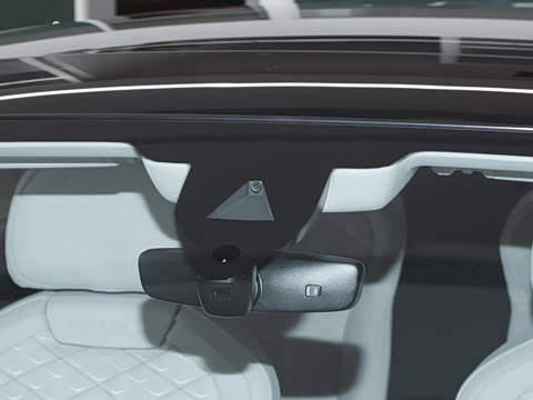 2026�� 4.0T V8 Mulliner