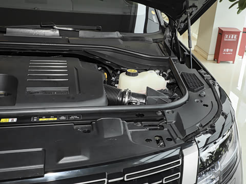 2025�� 3.0 L6 360PS ʢ����