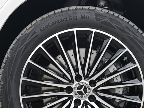 2026�� �Ŀ� GLC 300 4MATIC ����SUV