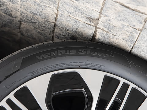 2026�� E 300 L ������