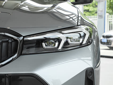 2026�� 330Li M�˶���ҹ��װ