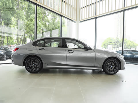2026�� 330Li M�˶���ҹ��װ