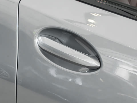 2026�� 330Li M�˶���ҹ��װ
