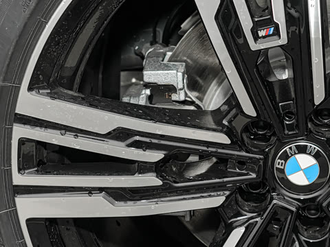 2026�� �Ŀ� 740Li ������ M�˶���װ