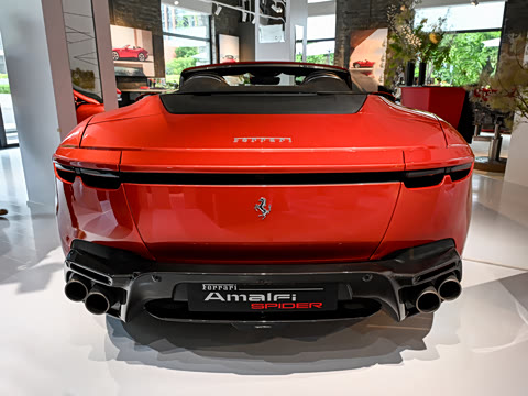 2026�� 3.9T V8 Spider