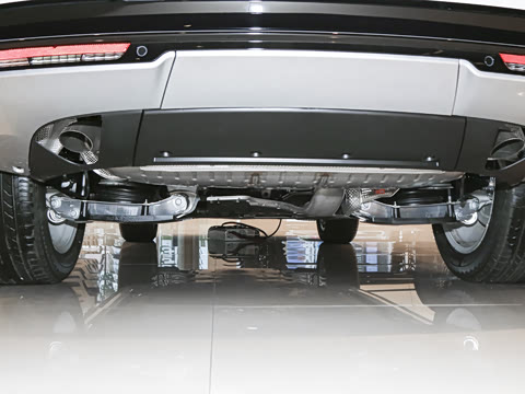 2026�� 3.0 L6 400PS SE�����