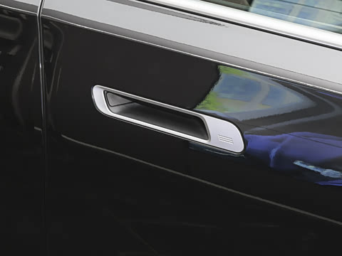 2026�� �Ŀ� 735Li M�˶���װ