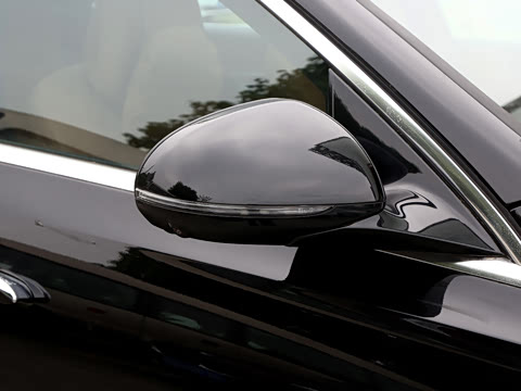 2026�� �Ŀ� E 300 L �����˶���