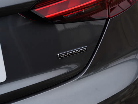 2025�� Sportback ��ذ� 40 TFSI quattro ����������