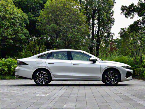 2026�� L 300TSI DSG ������