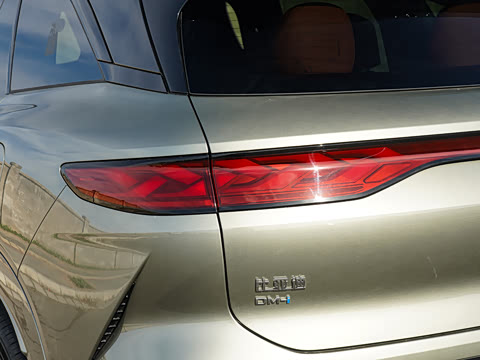 2025�� DM 215KM�����״��콢��