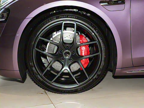 2025�� 703km Ultra�˶���