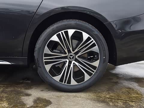 2026�� E 300 L ������