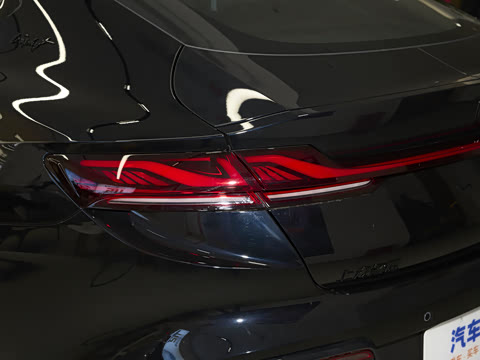 2026�� 2.0T Trophy+ �����˶���