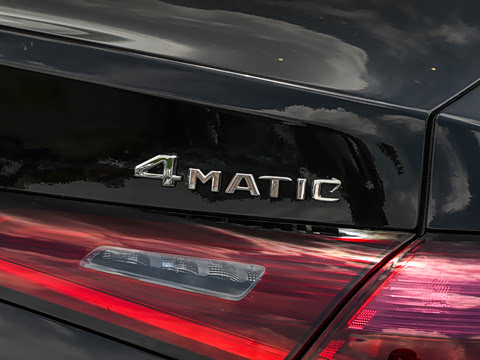 2026�� �Ŀ� GLC 300 4MATIC ����SUV