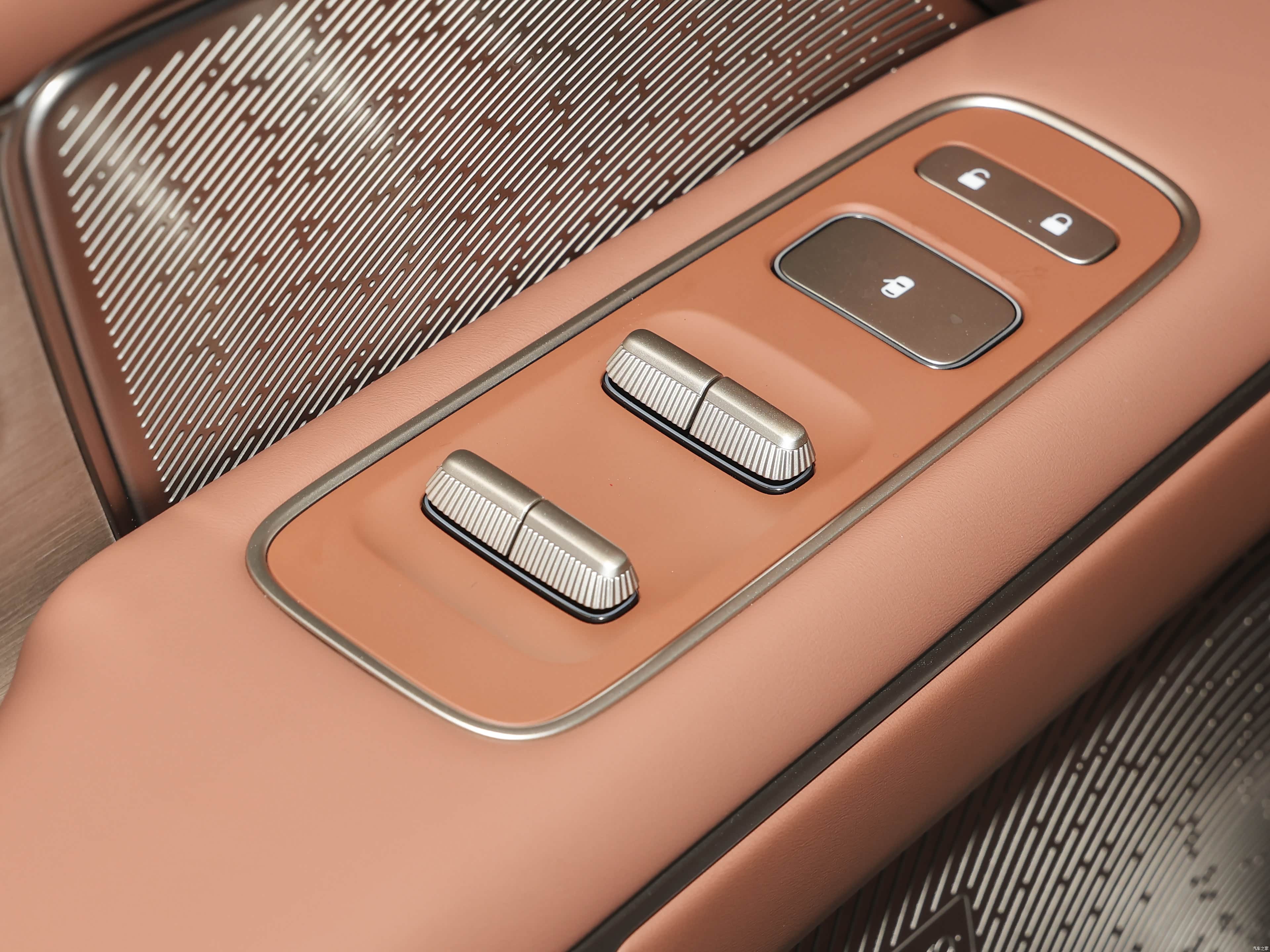 Nio ES8, миниатюра 25