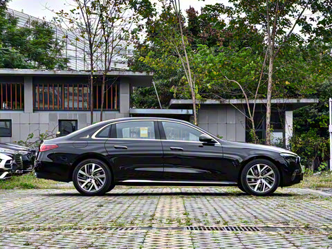 2026�� E 300 L ʱ����