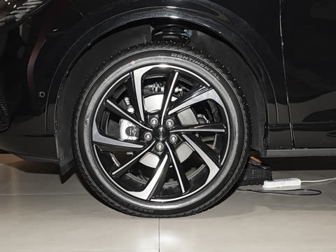 2025�� 2.0T ������ҫ��