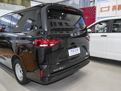 2026�� 2.0L �ֶ����ᾫӢ�� 7�� CNG