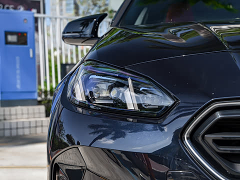 2026�� M235L