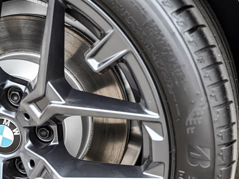 2026�� 330Li ������ M�˶���ҹ��װ