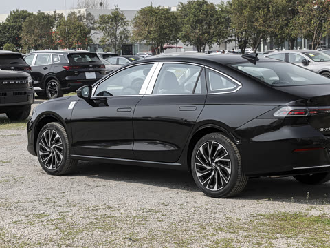 2026�� L 300TSI DSG ������