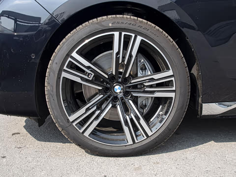 2026�� 740Li ������ M�˶���װ