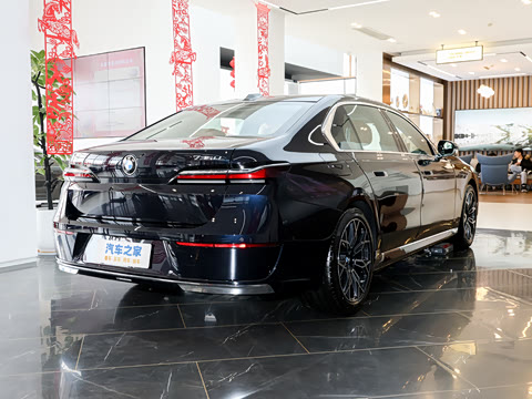 2026�� 735Li ������װ