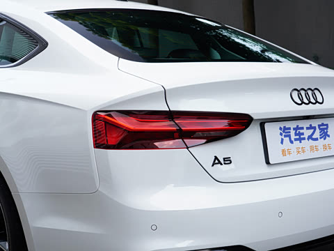 2025�� Sportback ��ذ� 40 TFSI quattro ����������