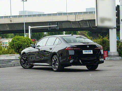 2026�� 530Li ������ M�˶���װ