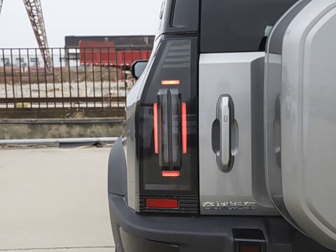 2026�� 211km XWD ����