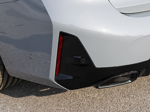 2026�� 330i M�˶���ҹ��װ