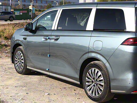 2026 DM-i 1.5T 218KM Խ