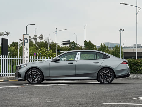 2026�� 530Li ������ M�˶���װ