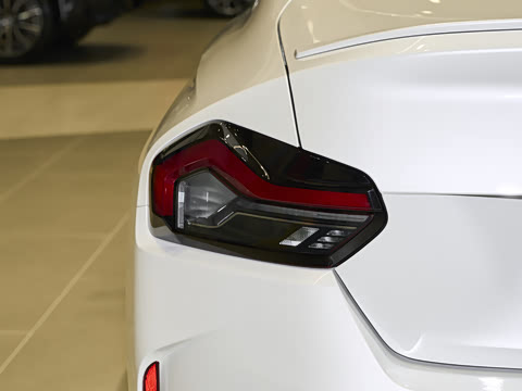 2026�� 225i M�˶���ҹ��װ